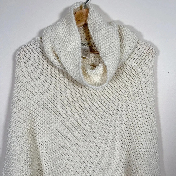 COCOGIÒ |  TURTLENECK SWEATER PONCHO - Picture 3 of 11